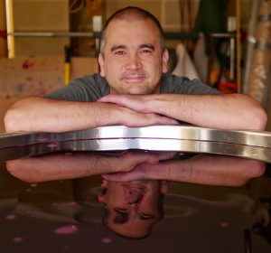 Paul Kaan Profile Pic Reflection in wine 600x559